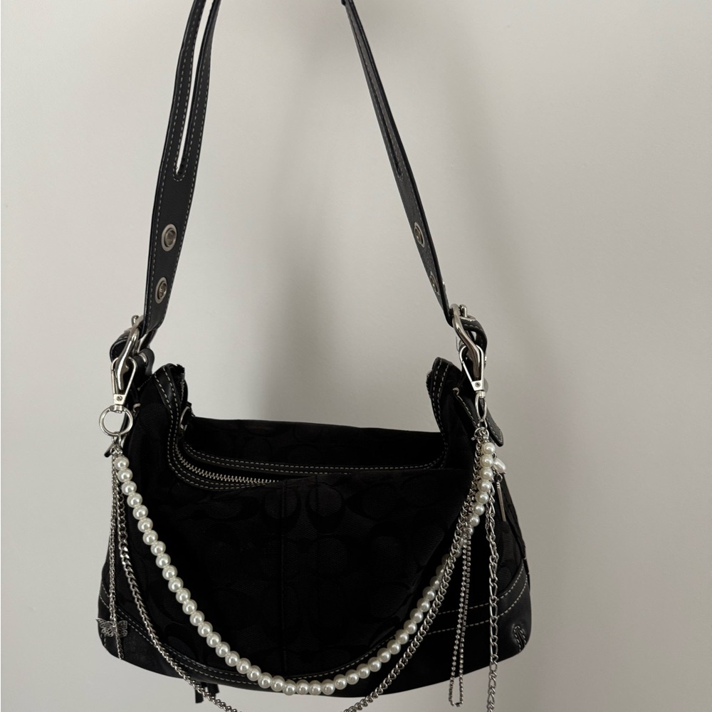 COACH Vintage Y2K Bag – Black Leather + Pearl Strap